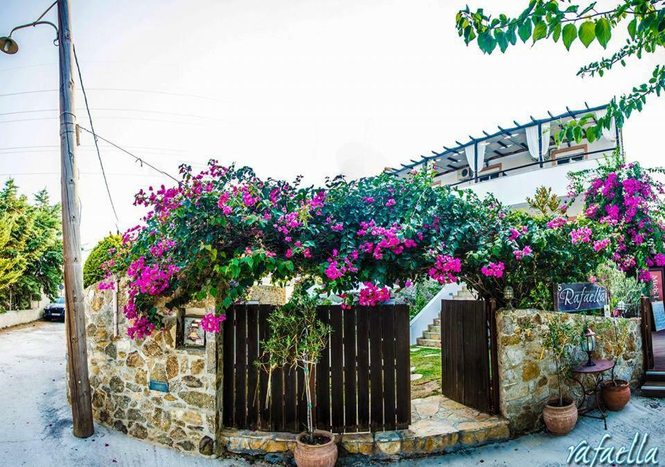 Irene'S Maisonette At Rafaella Resort Kokkónion Екстериор снимка